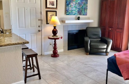 Orlando Condo | Cozy condo.Laundry, balcony, pool , pier, lake .Close to Disney ,UCF, Downtown .