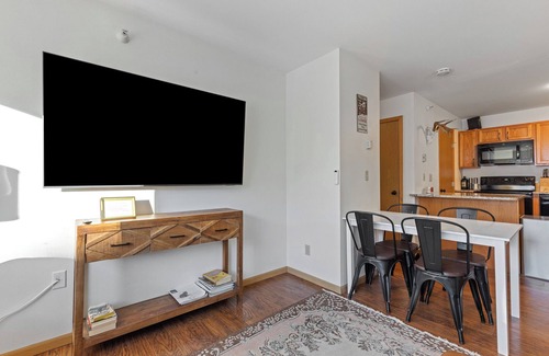 Big Sky Condo | Cozy Condo Located Minutes from the Biggest Skiing in America