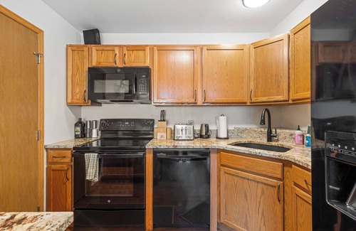 Big Sky Condo | Cozy Condo Located Minutes from the Biggest Skiing in America