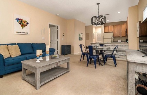 Red Hill Condo | Cozy Condo on the Course