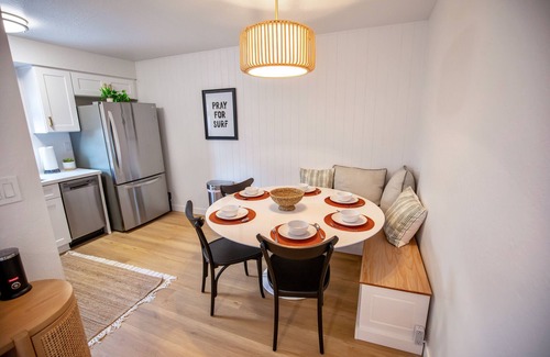 Huntington Beach Condo | Cozy Condo, Walk to Beach, Bikes, BBQ, Downtown, Fire Pit, WIFI, Surf City