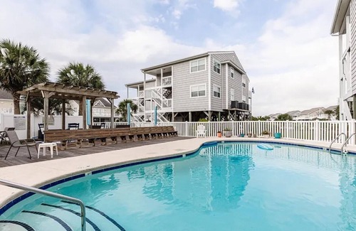 Ocean Isle Beach Condo | Cozy condo with water views and short walk to the beach