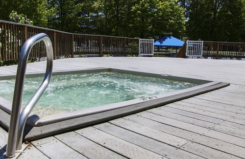 Warren Condo | Cozy Condo with 3 Pools, Sauna, Hot tubs, Tennis - Walk to Sugarbush Resort