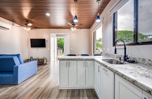 Tamarindo Apartment | Cozy condo with shared community pool, private washer/dryer, and WiFI