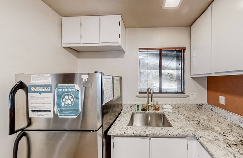 Shaver Lake Condo | Cozy condo with deck, pools & hot tubs - great location near Shaver Lake