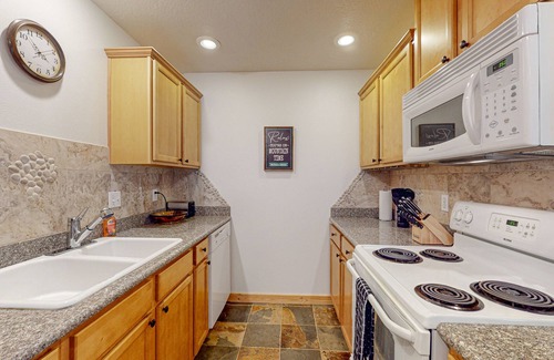 McCall Condo | Cozy condo with fireplace, WiFi, close to Payette Lake and downtown McCall