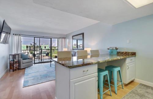 Vanderbilt Beach House | Cozy Condo With Pool Steps From Vanderbilt Beach