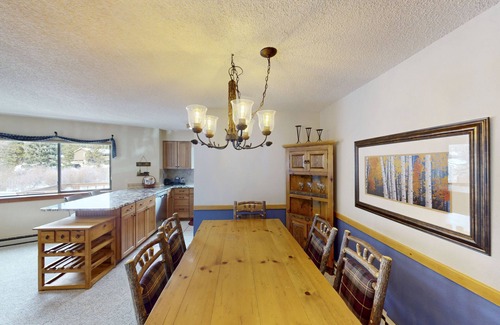 Christie Heights Condo | Cozy condo with ski-in access, hot tub, and mountain views