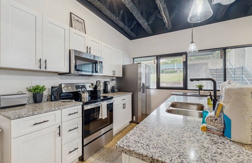 Nashville Condo | Cozy condo with streaming and cable TV, Wi-FI & great location