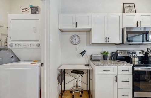 Nashville Condo | Cozy condo with streaming and cable TV, Wi-FI & great location