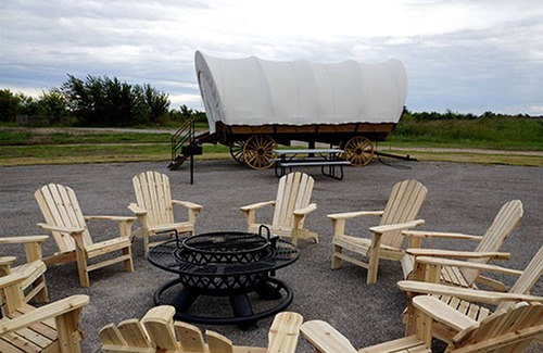 South Oklahoma City House | Cozy Conestoga Covered Wagon for 6 on Oklahoma Farm, for Memorable Glamping Vacations