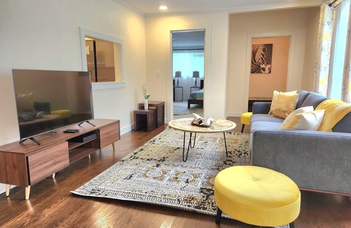 Mann Apartment | Cozy Contemporary 2BR with sofa bed in the office
