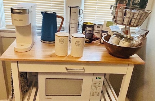 Old Brooklyn Apartment | Cozy & Contemporary Pearl, located in the heart of Old Brooklyn.