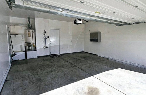 North Natomas House | Cozy & Convenient: A Clean Home Away from Home with Pool & Heated Spa