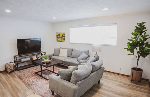 Logan House | Cozy Convenient Basement Apt.