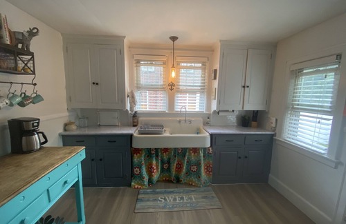 Erie House | Cozy Convenient Lake Erie Home