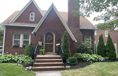 Erie House | Cozy Convenient Lake Erie Home