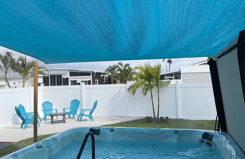 Iona House | Cozy convenient location to Sanibel and Fort Myers Beaches.