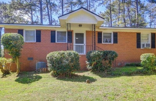 Macon House | Cozy & Convenient Macon Home ~ 3 Mi to Town!