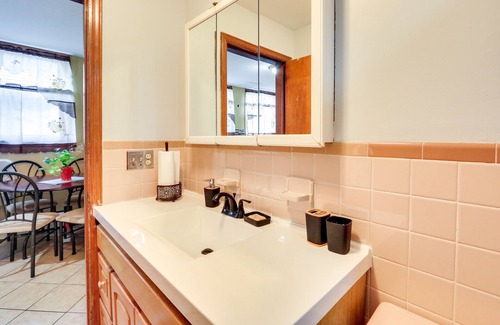 West Orange House | Cozy + Convenient West Orange Home - 16 Mi to NYC!