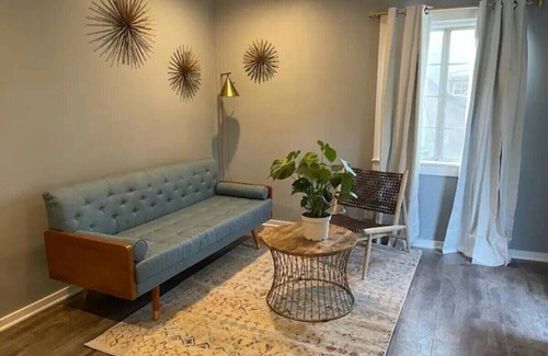 North Central House | Cozy/Cool/Cute Cottage | 3min>Rose Bowl+6min>DTLA