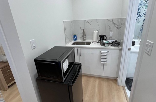 West Edmonton Apartment | Cozy & Cool One Bedroom in West Secord