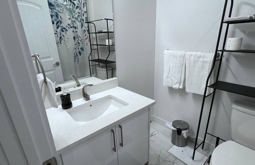 West Edmonton Apartment | Cozy & Cool One Bedroom in West Secord