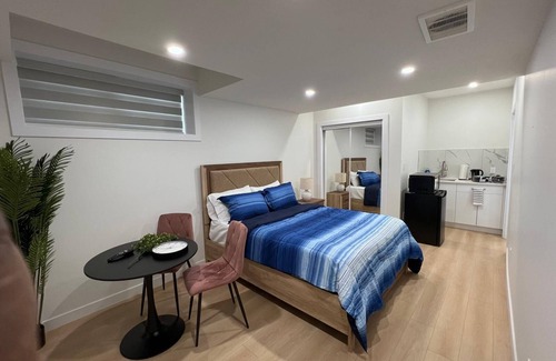 West Edmonton Apartment | Cozy & Cool One Bedroom in West Secord