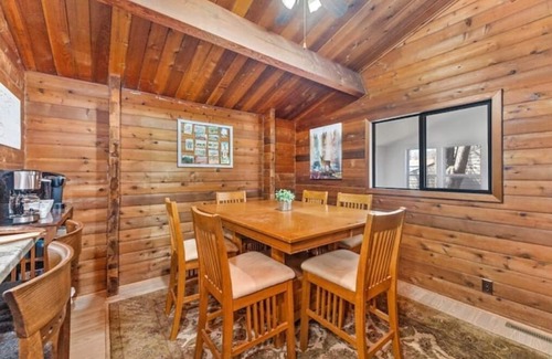 Sioux Falls Cabin | Cozy Copper Cabin in the City - the whole place is yours!