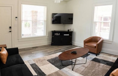 Columbus House | Cozy Corner: A Modern Townhome