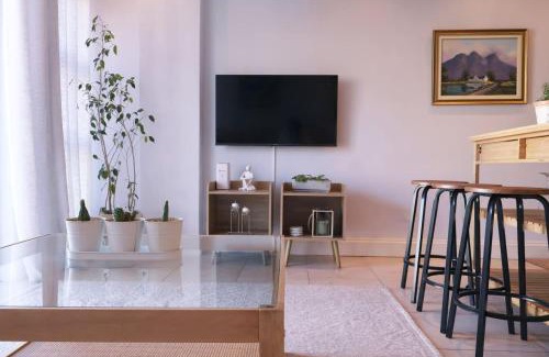 Observatory Apartment | Cozy Corner Apartment