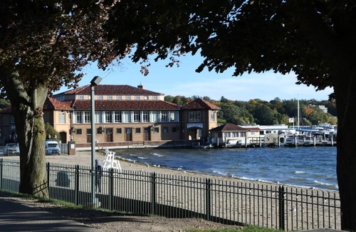 Lake Geneva House | Cozy Corner House – Stay for 7