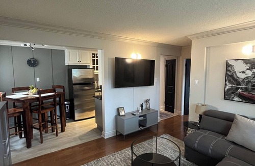 Southwest Edmonton Apartment | Cozy corner off Whyte Avenue