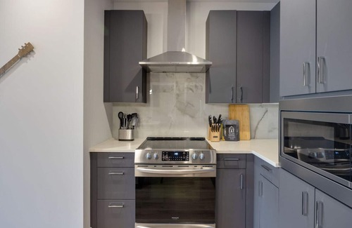 West End Condo | Cozy Corners and City Lights near Vanderbilt