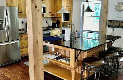 Kennebunk Cottage | Cozy Cottage 1 m to Dock Square &Ocean Sun-Sun rental,Book before to late!