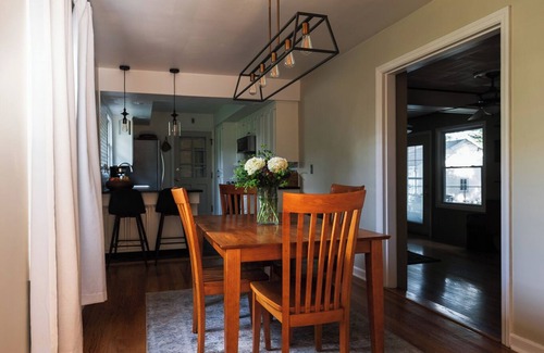 South Bend House | Cozy Cottage 1 Mile From Campus