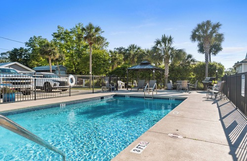 Port St. Joe Cottage | Cozy Cottage 1 of 4 with Bay Views| 2BR | Pool | Grill | Near Bay & Gulf