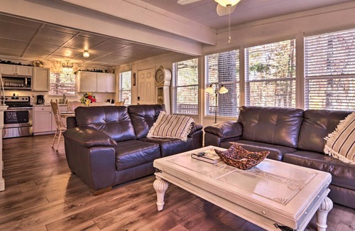 Sevierville Cottage | Cozy Cottage: 14 Mi to Smoky Mountain Nat’l Park!