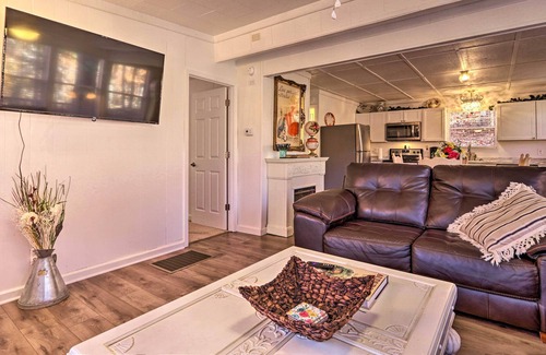 Sevierville Cottage | Cozy Cottage: 14 Mi to Smoky Mountain Nat’l Park!