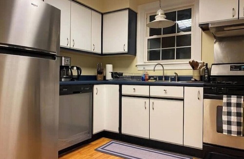 Belmont Cottage | Cozy cottage-15min walk to historic downtown mall!n