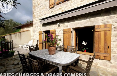 Perigneux Cottage | Cozy cottage 3 br, garden, pets allowed, garage, wifi