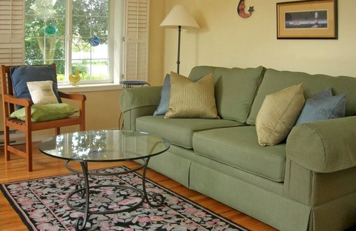 Sooke Cottage | Cozy Cottage: 30 meters from walk-on beach, Perfect for Couples