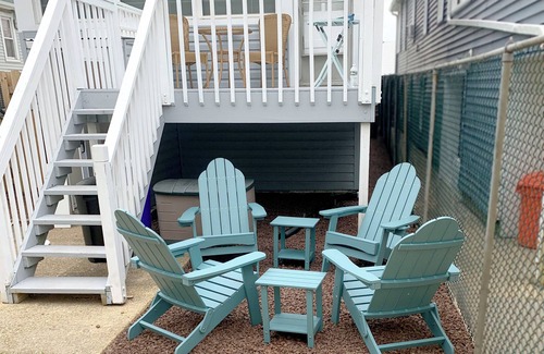 Seaside Heights Cottage | Cozy cottage 500 ft to Seaside Heights boardwalk, off-st. parking, beach badges