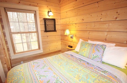 Fennville Cottage | Cozy cottage #7 just mins to Saugatuck at DollyBrook Resort