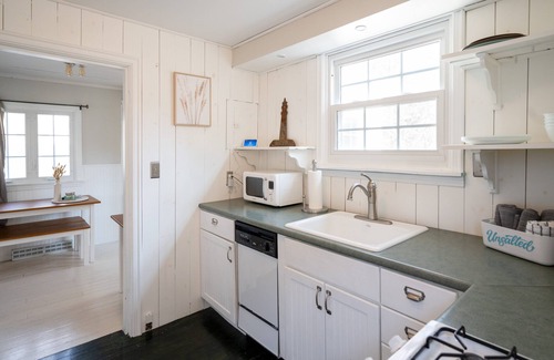 Grand Haven Cottage | Cozy Cottage across from Grand Haven Beach