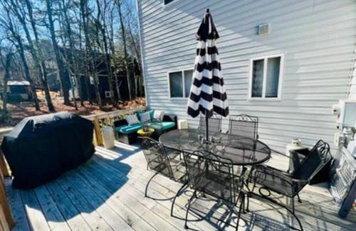 Albrightsville House | Cozy Cottage by the Lake