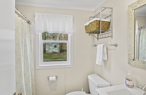 Bass River Cottage | COZY COTTAGE CLOSE TO THE OCEAN