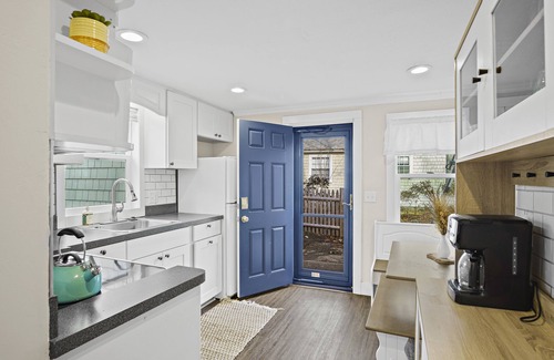 Bass River Cottage | COZY COTTAGE CLOSE TO THE OCEAN