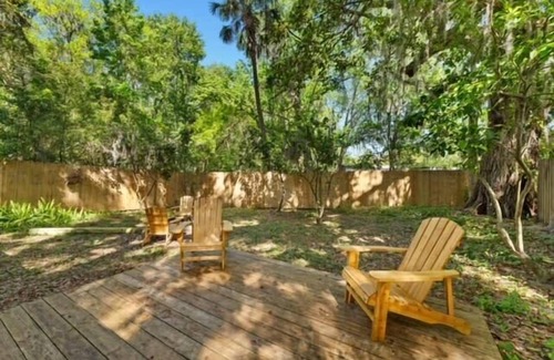 Chassahowitzka House | Cozy Cottage | Fenced Yard & Fire Pit