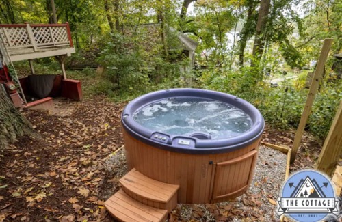 Solon Township House | Cozy Cottage Getaway - $0 Cleaning Fee!